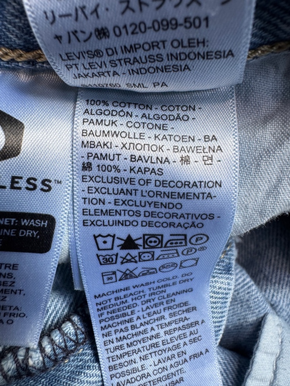 Levi Strauss & Co '94 Baggy Light Wash Distressed Jeans - Size 25x31 - Picture 10 of 13